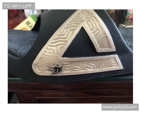 态极拖鞋DIY打造属于你的足球明星风格运动装备